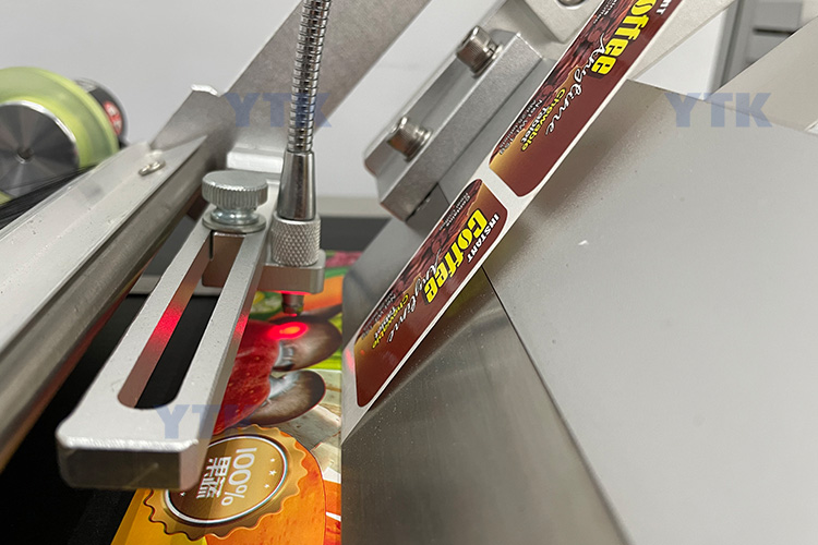 automatic flat surface labeling machine Detail-09.jpg